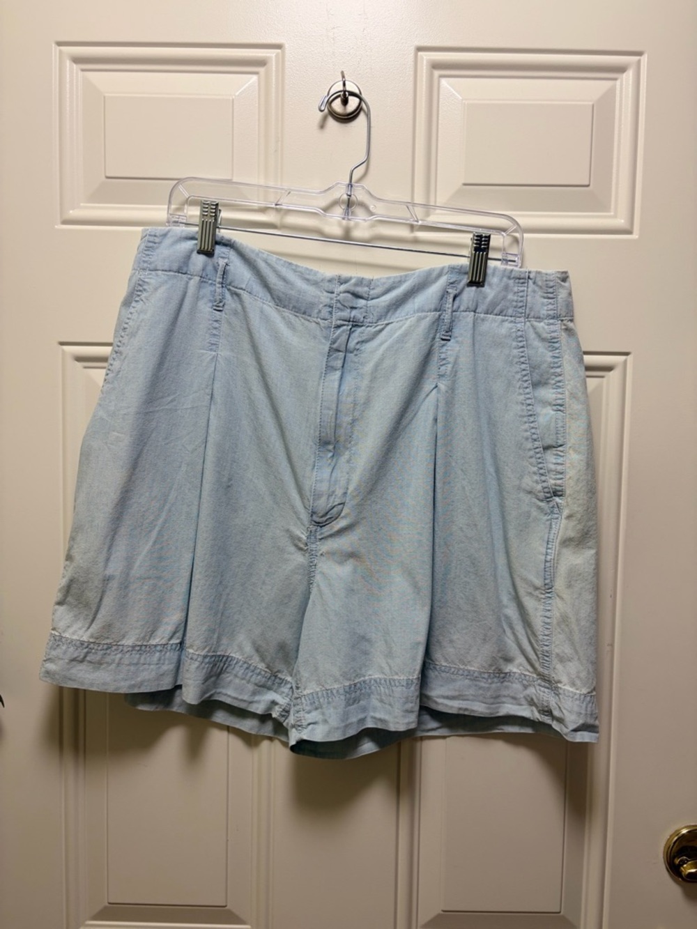 Lauren Ralph Lauren  100% cotton pleated chambray shorts 14 *small Flaw*